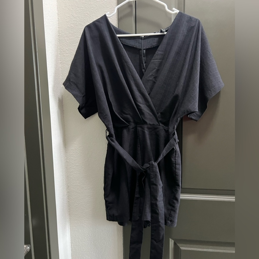 forever 21 Contemporary Womens Black V Neck Romper Belted Romper